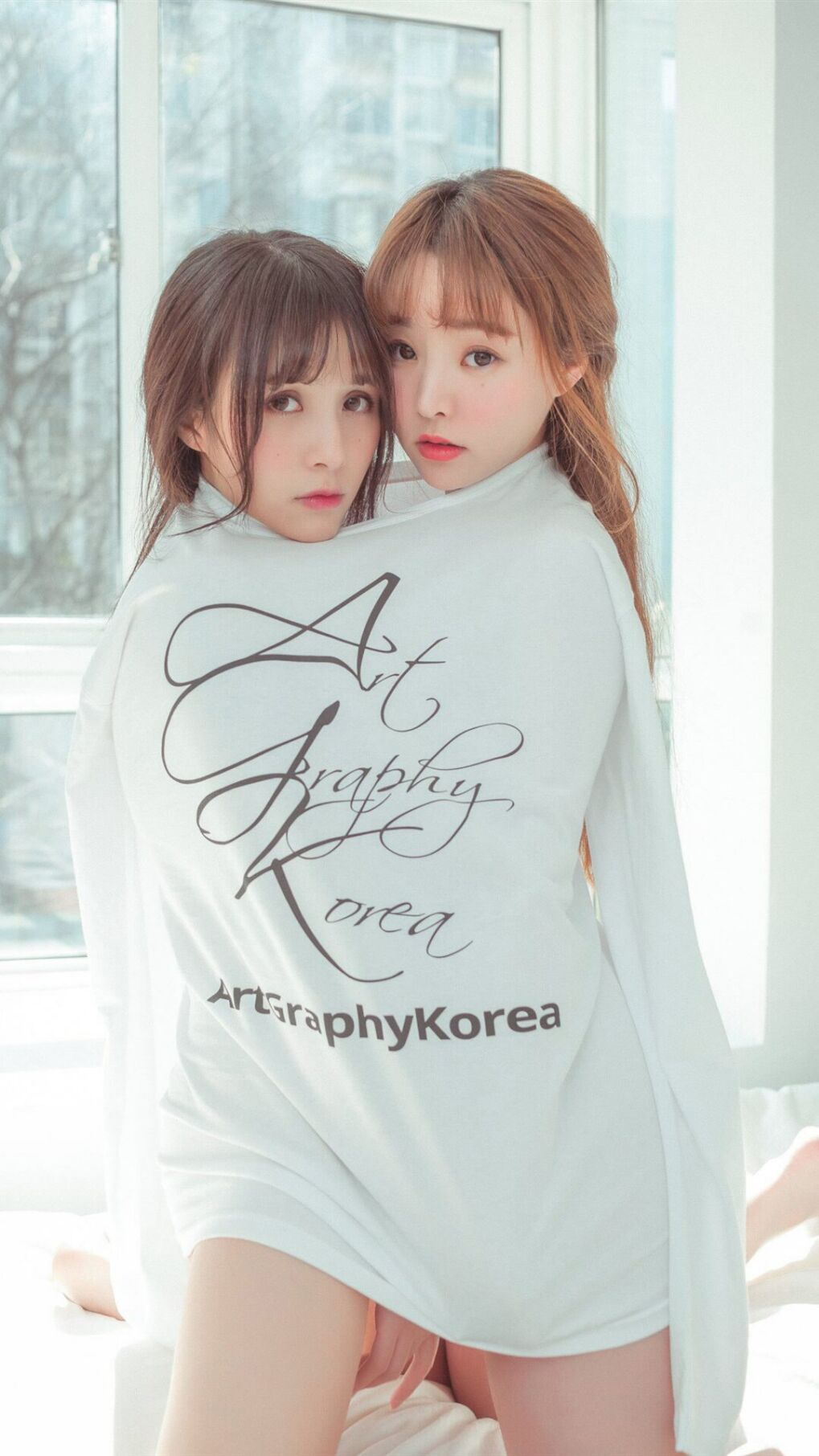 伊朗门将扑球滑进雪堆消失3秒，观众惊呼“魔术门将”