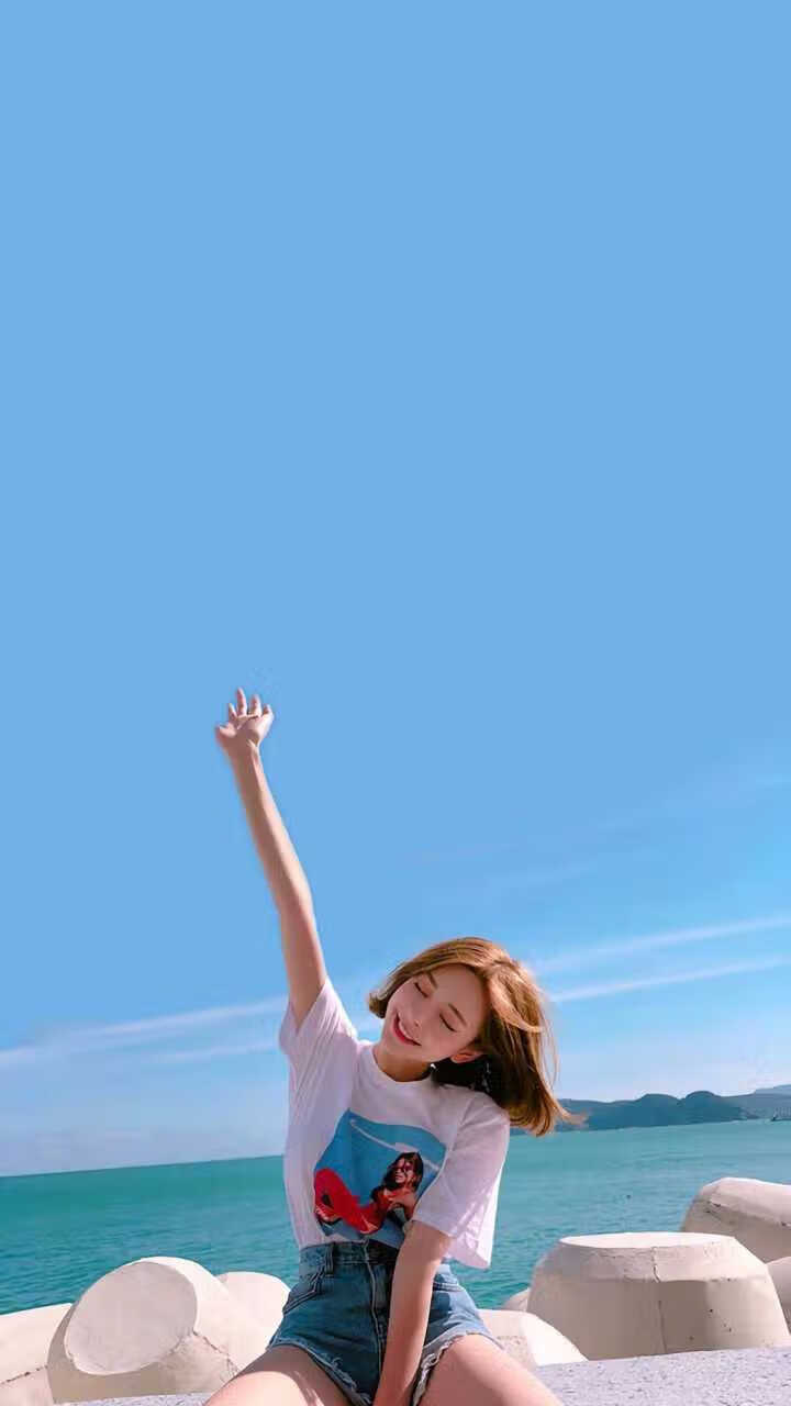 伊朗门将扑球滑进雪堆消失3秒，观众惊呼“魔术门将”